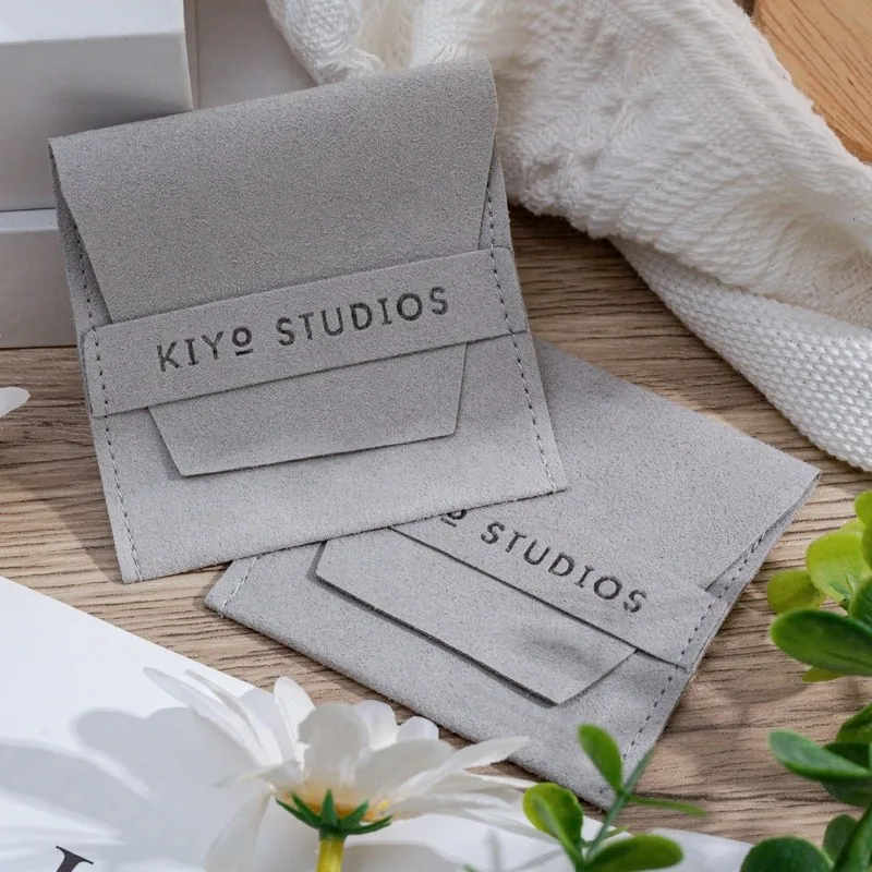 Microfiber pouch with custom decoration